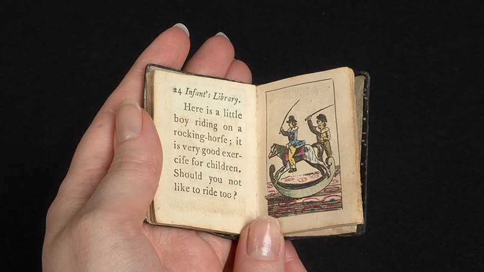 Tesoros Literarios en Formato Pequeño: La Magia de los Mini Libros como Regalos